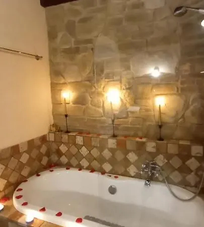 Laura לינה וארוחת בוקר