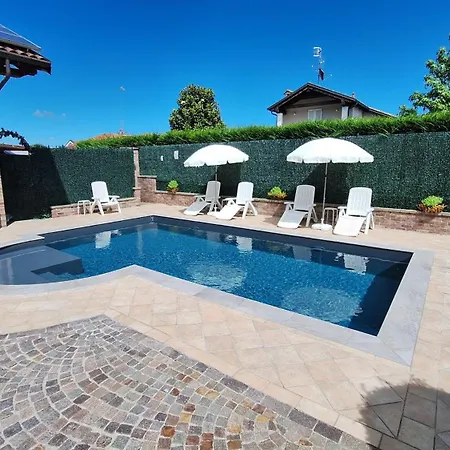 Laura Rooms&pool Bed & Breakfast 2*