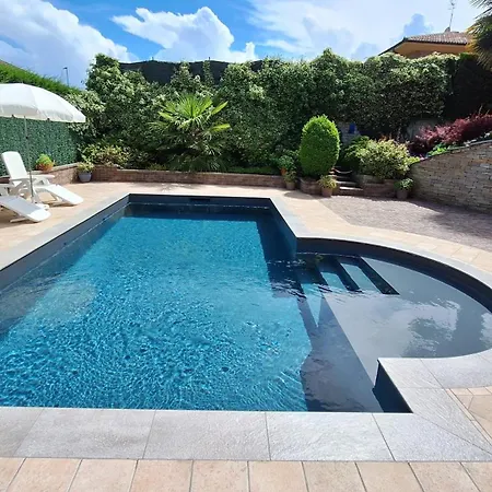 Laura Rooms&pool Bed & Breakfast 2*