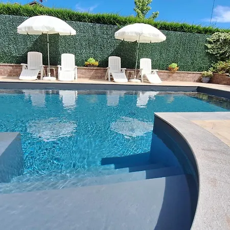 Bed & Breakfast Laura Rooms&pool