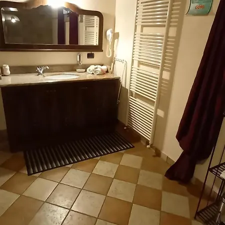 Laura Rooms&pool Bed & Breakfast