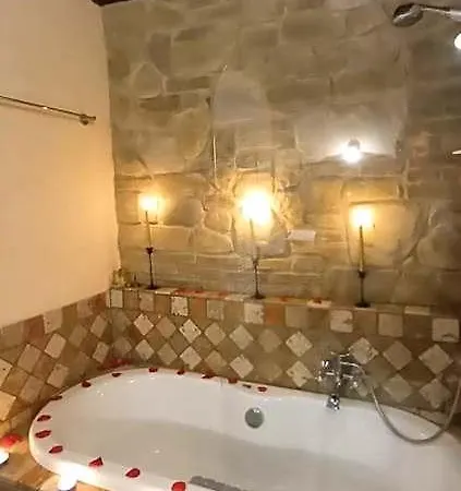 Laura 4*